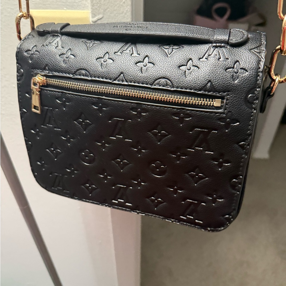 Source unknown Classy black shoulder or crossbody… - image 2